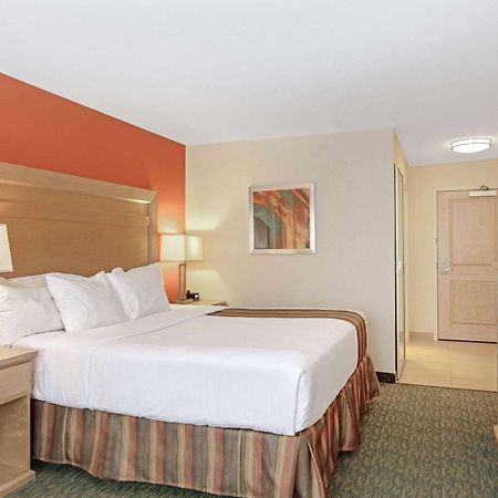 La Quinta By Wyndham Grand Forks Hotel Buitenkant foto