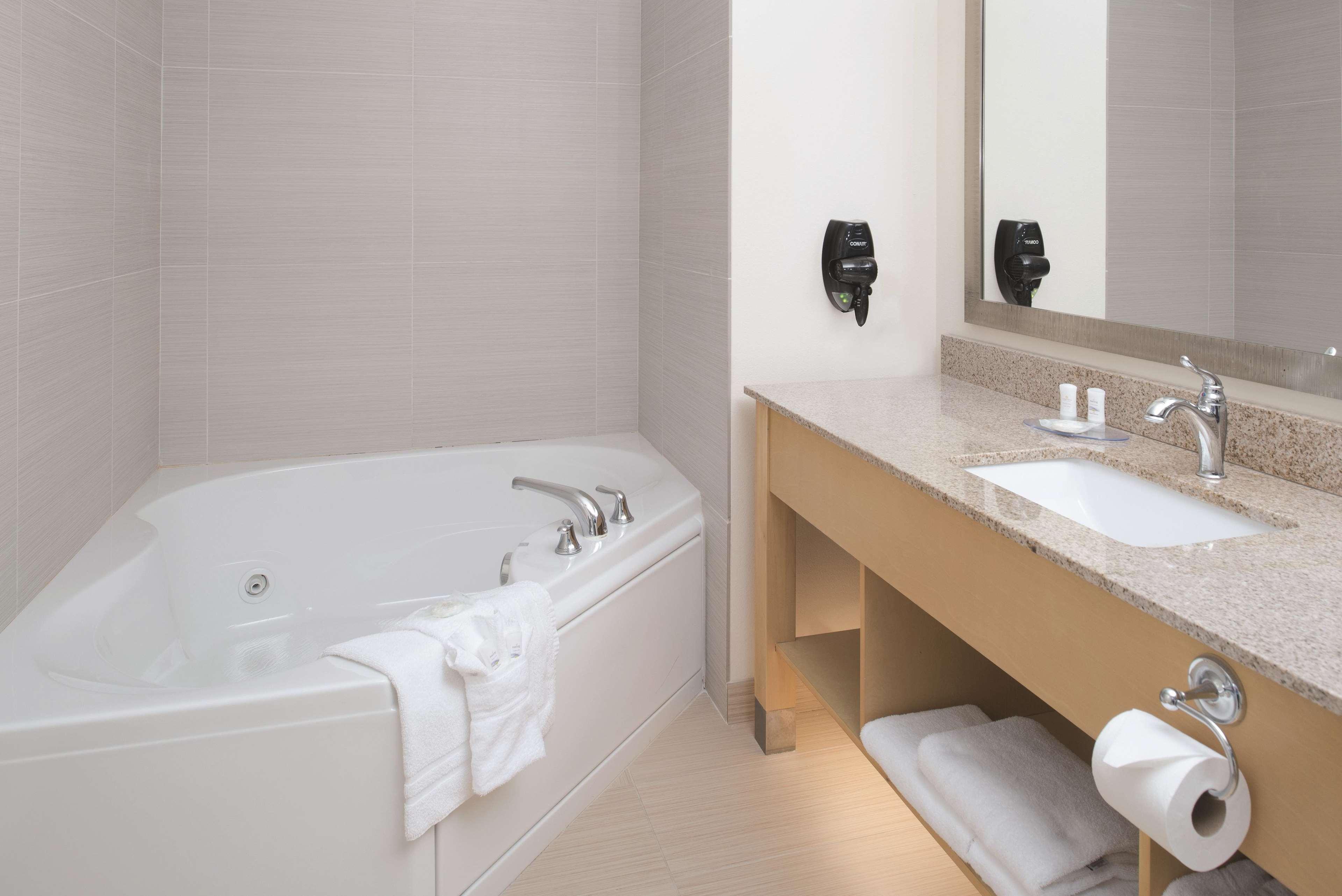La Quinta By Wyndham Grand Forks Hotel Buitenkant foto