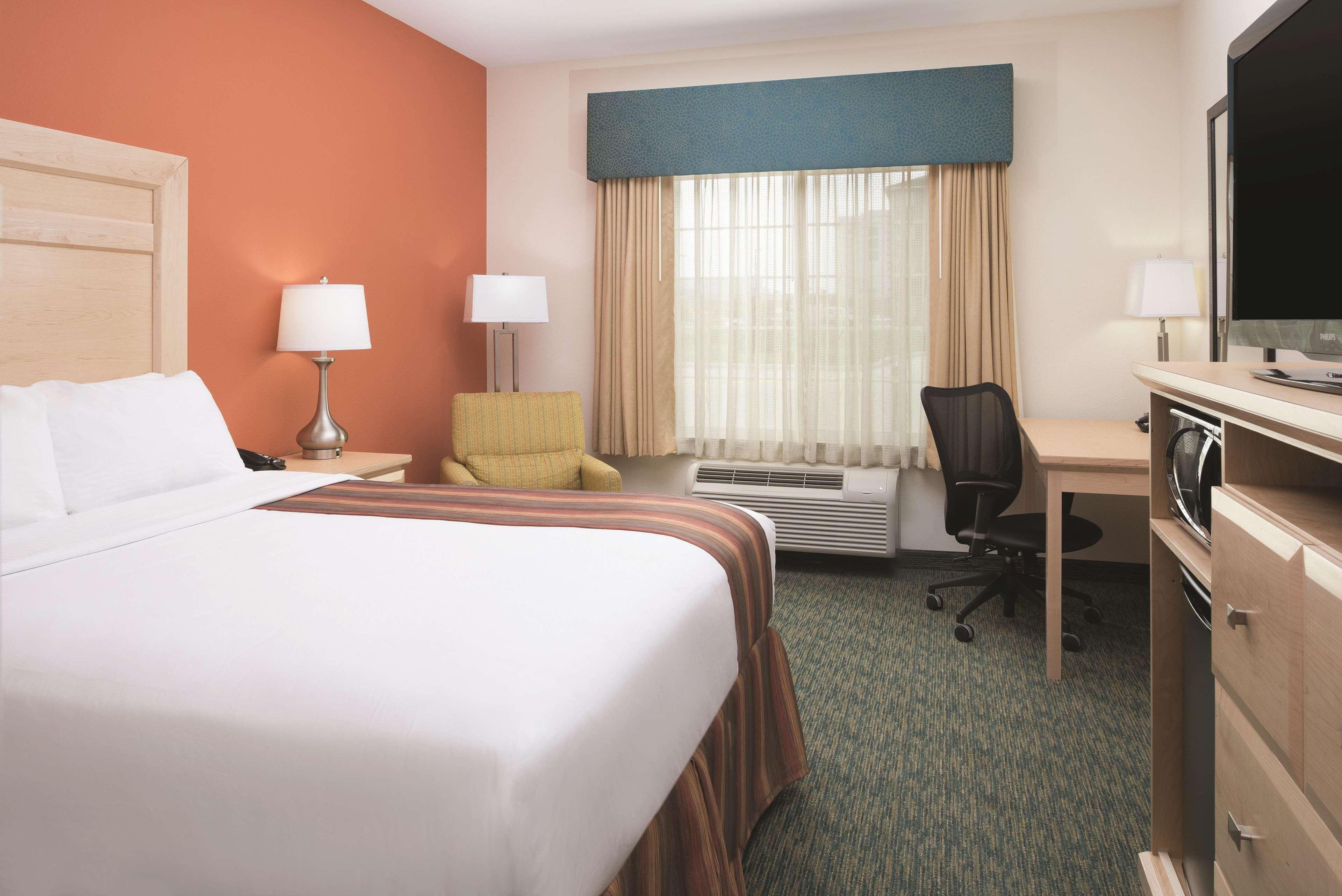 La Quinta By Wyndham Grand Forks Hotel Buitenkant foto