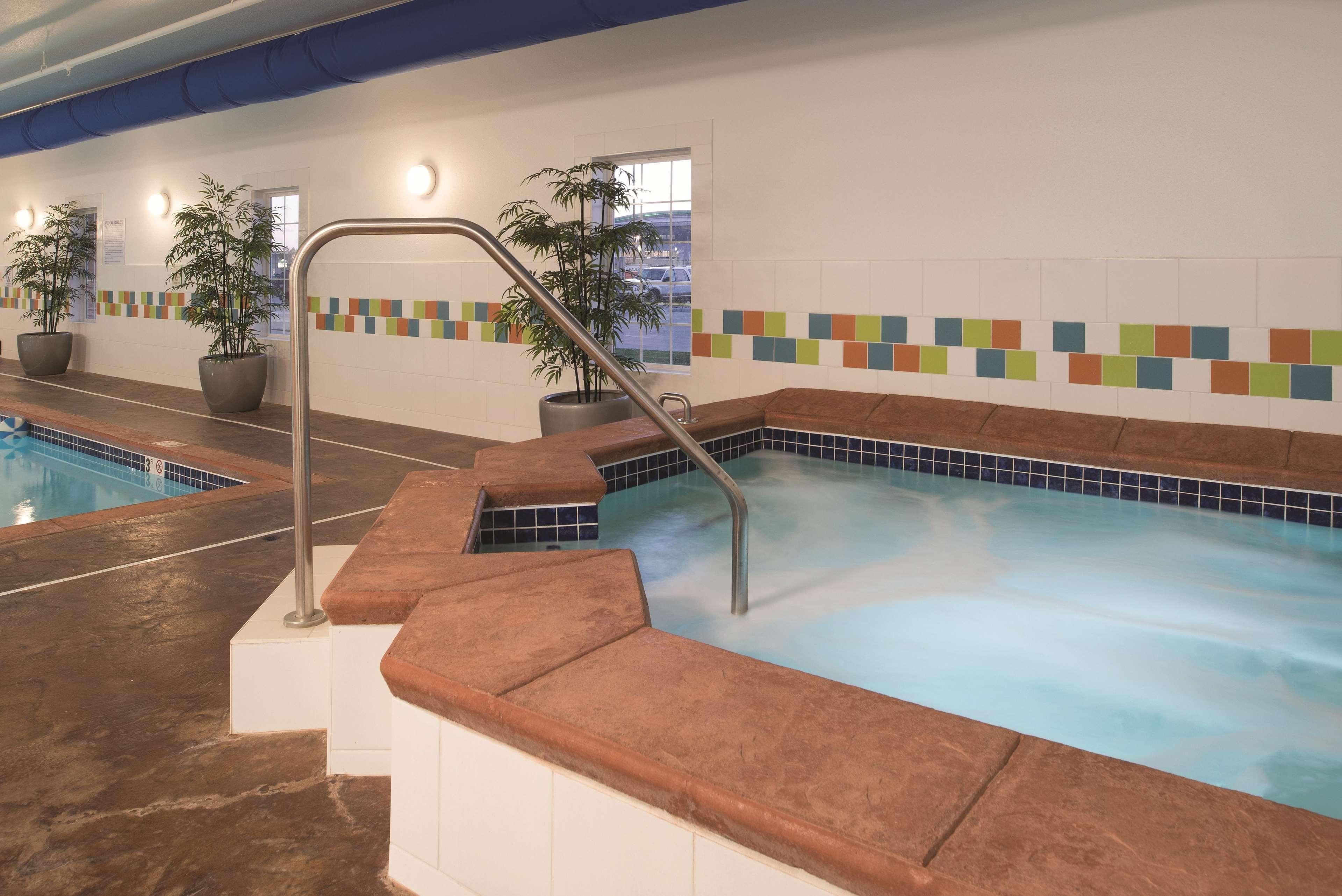 La Quinta By Wyndham Grand Forks Hotel Buitenkant foto