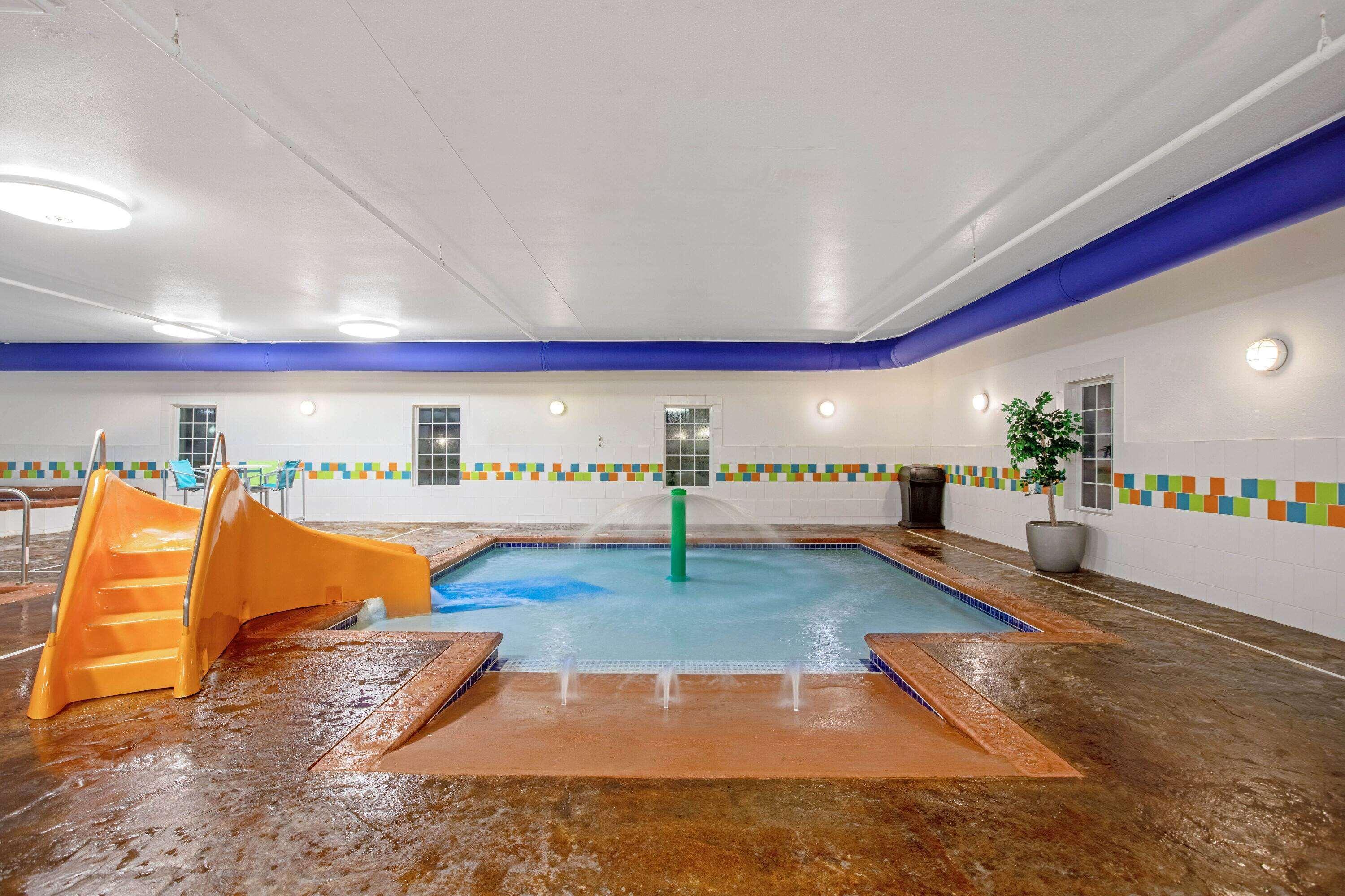 La Quinta By Wyndham Grand Forks Hotel Buitenkant foto