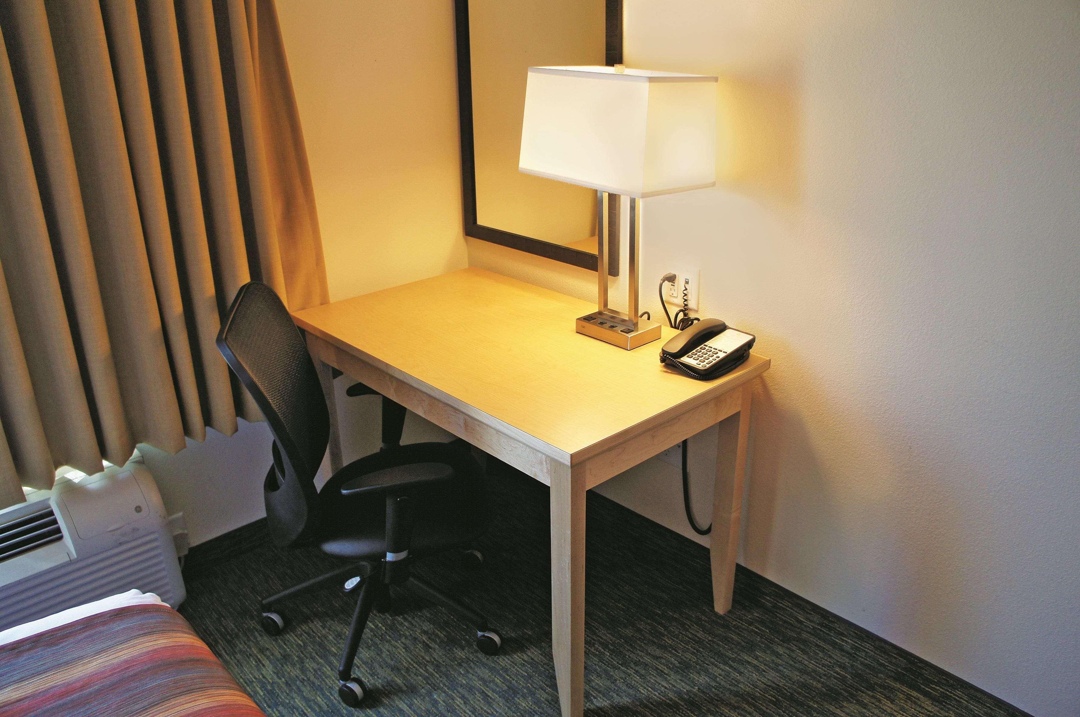 La Quinta By Wyndham Grand Forks Hotel Buitenkant foto
