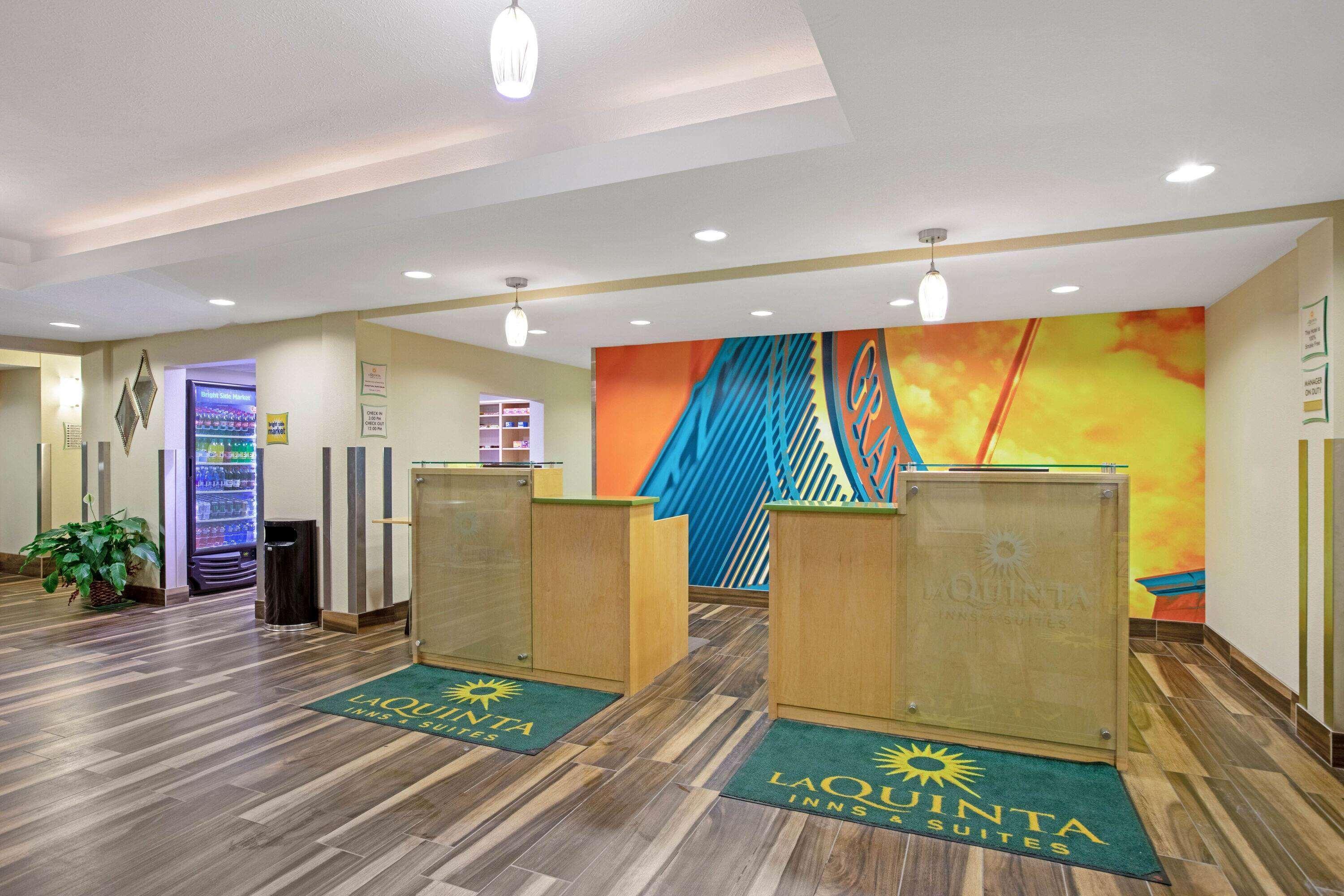 La Quinta By Wyndham Grand Forks Hotel Buitenkant foto