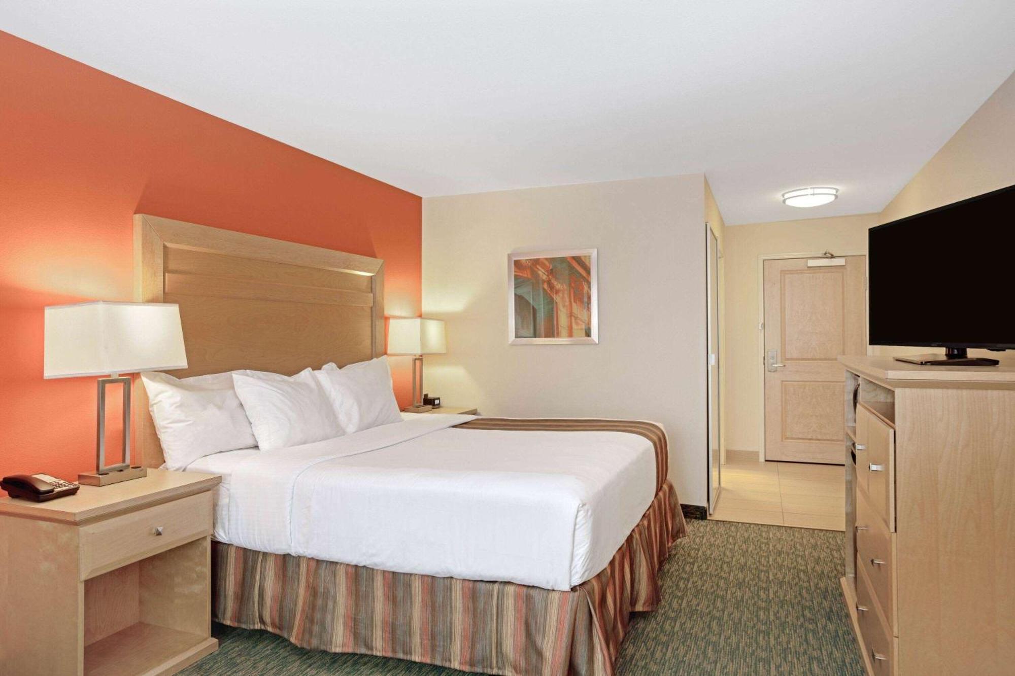 La Quinta By Wyndham Grand Forks Hotel Buitenkant foto
